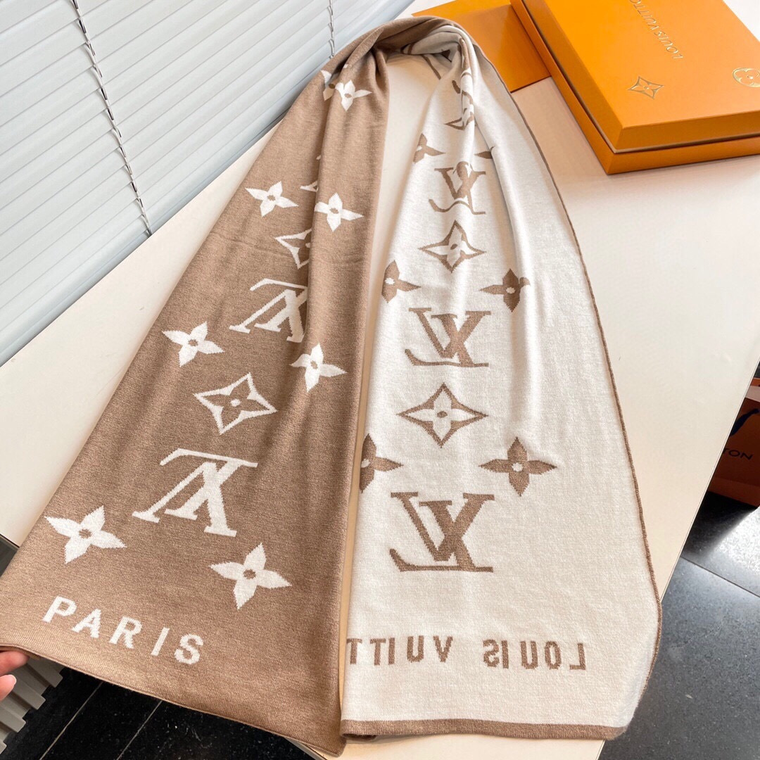 我们的男款围巾且买且珍惜~~男款真的很少，一年也就出几款，都是出口订单所以比较难遇。男人的东西讲究少而精