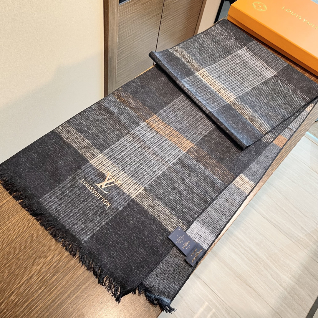 超级大爆款专柜同步 经典设计完美，若隐若现的lv标志，强烈推荐手慢无‼️千万别去专柜买‼️代购就要380