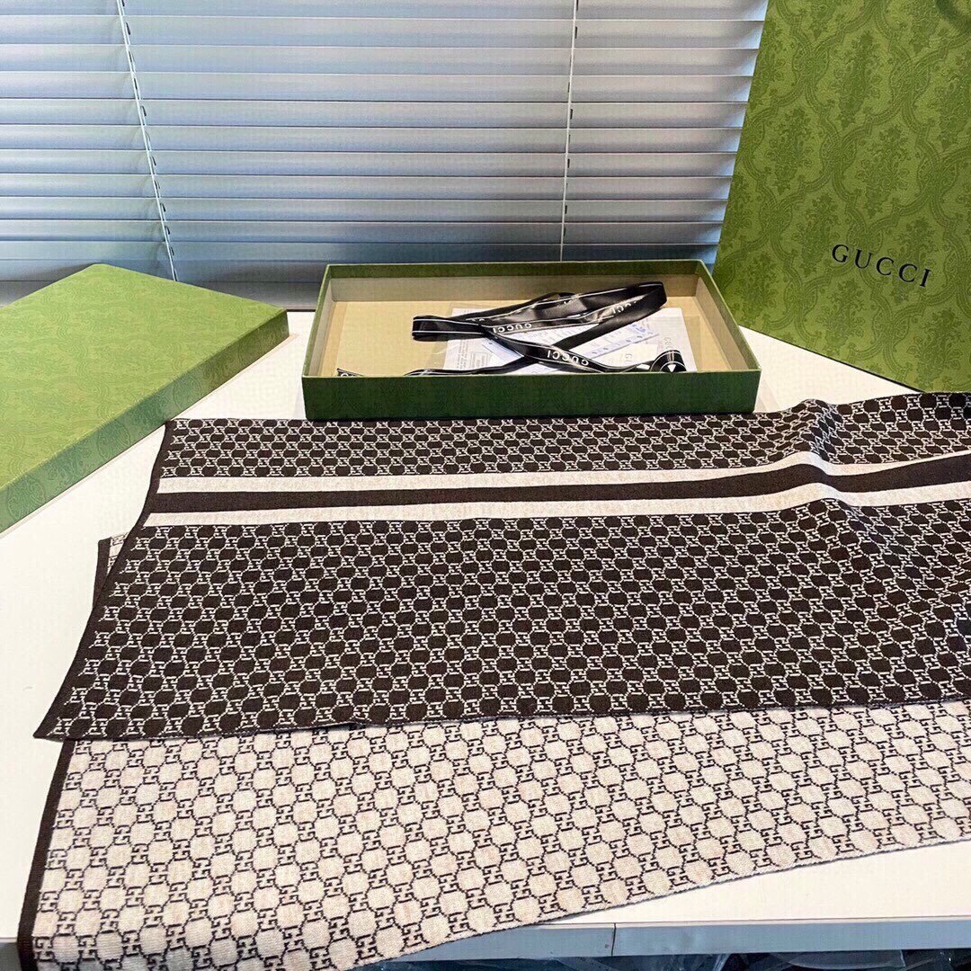 专柜最新款💨古奇火爆来袭💥🎊顶级色织工艺。此工艺只有大牌纯正代工厂才有的工艺‼️100%顶级针织加羊绒👐