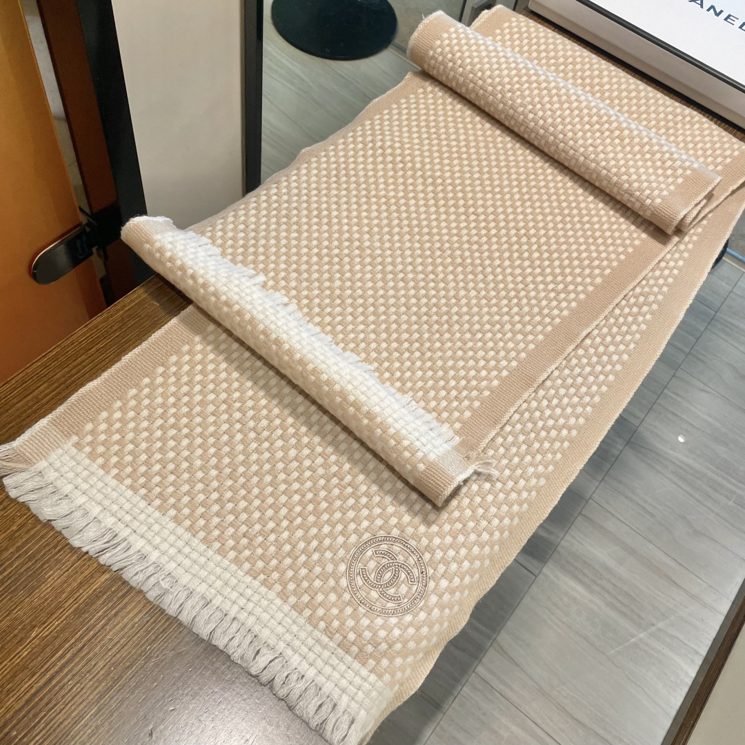 新款 搭配利器🆕🆕 香奈儿系列货 专供viP 产品 ♥顶级苏格兰进口绵羊毛 纹路织法使围巾赋有弹性且柔软