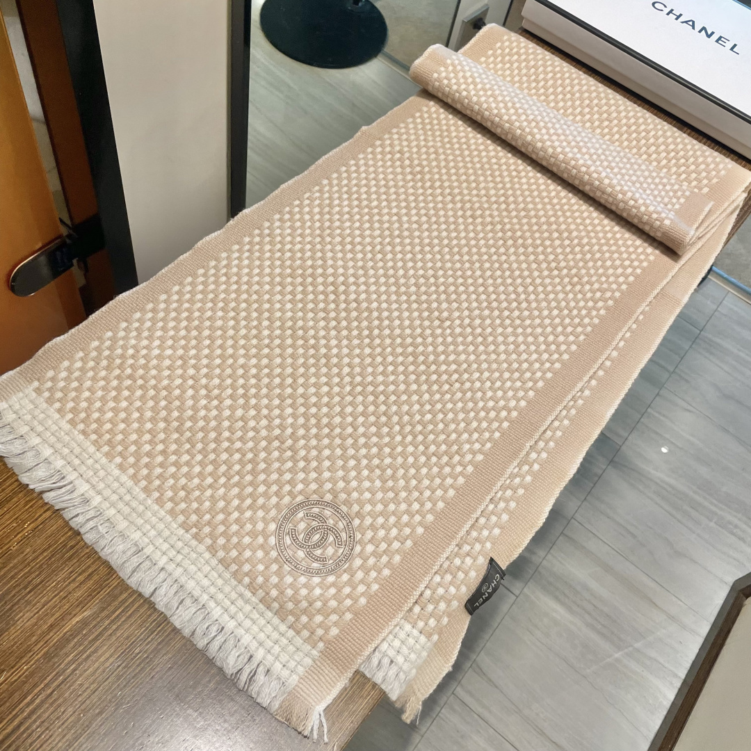 新款 搭配利器🆕🆕 香奈儿系列货 专供viP 产品 ♥顶级苏格兰进口绵羊毛 纹路织法使围巾赋有弹性且柔软