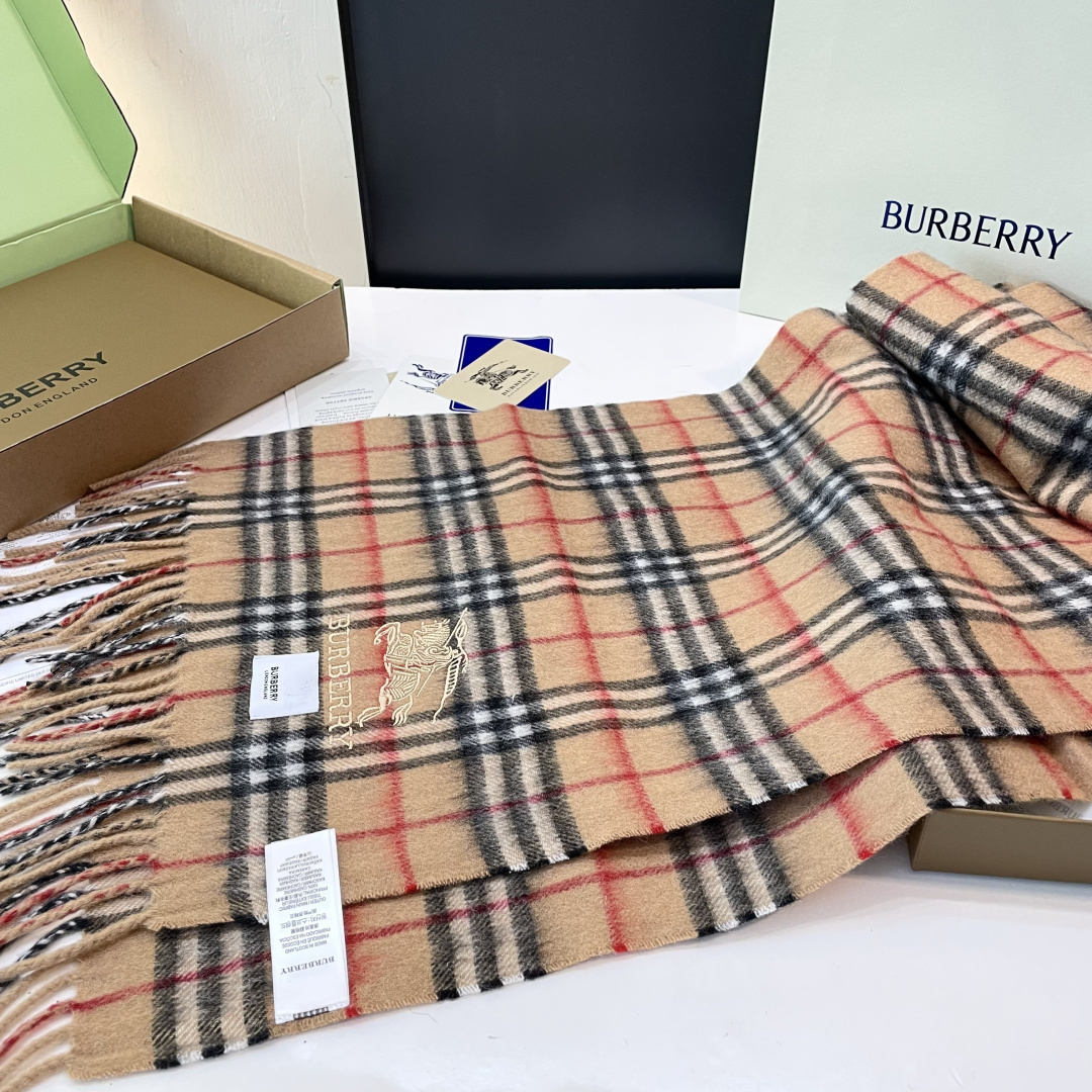 burberry出口英国的订单，指定国内一流最先进oem，羊绒混纺围巾一般工厂工艺达不到，因为做不好会扎