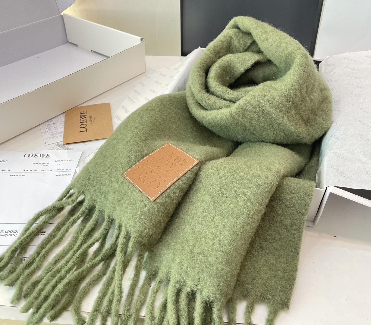 2025年罗意威超美新款马海毛围巾！超级推荐入手！】质感好货！主打的马海毛围巾~据说超难买哦！！打了好多