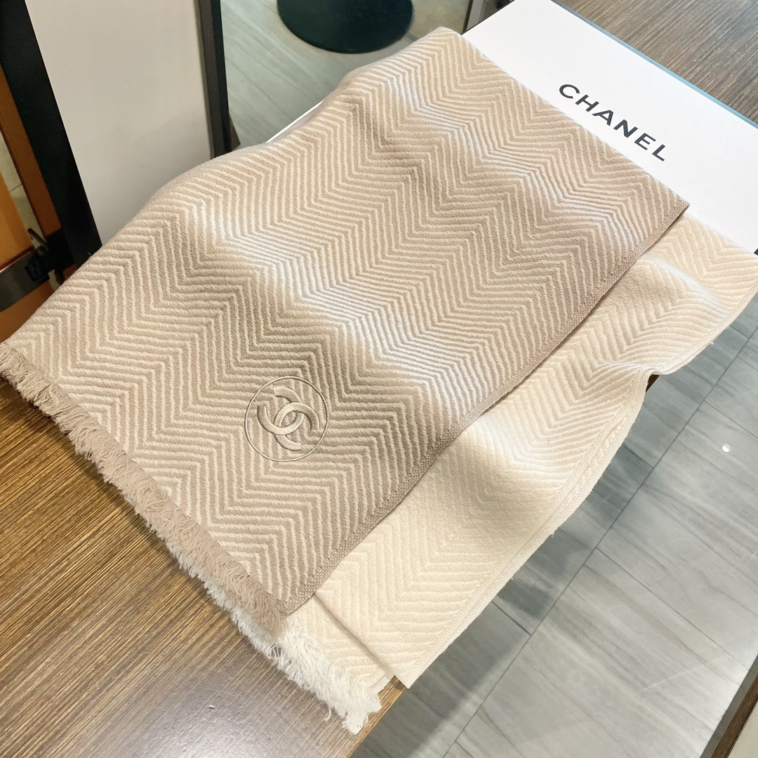 viP推荐👍香奈儿 2025 专柜最新款‼️。爆款哦 😘💍实物真心美 🎀人字纹小香💓💃🏻无论设计都是非常