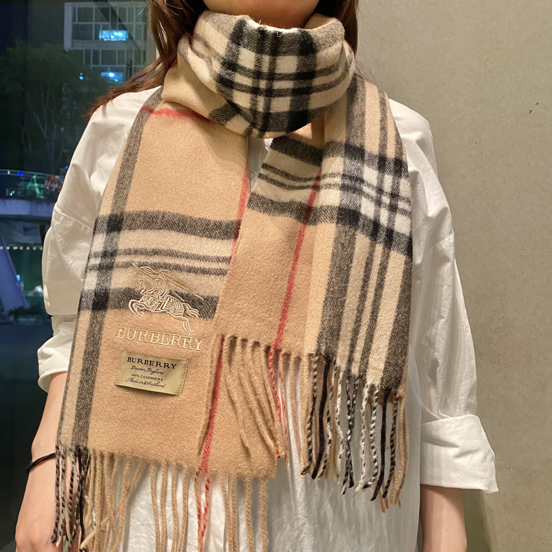 爆款‼️顶级高尖端巴宝利供迪拜出口货‼️】🎀男士女士围巾新品✨羊绒经典条纹编织👐围巾♨️高尖端产物⚠️经