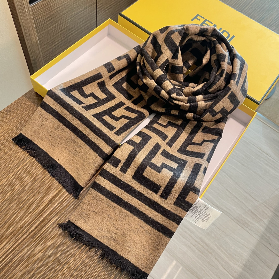 芬迪FF男女款围巾新款到货！海外原单，专柜原版，👏🎀️精美 今年超流行的款✨颜色随便百搭精神现👍💓🎀时尚