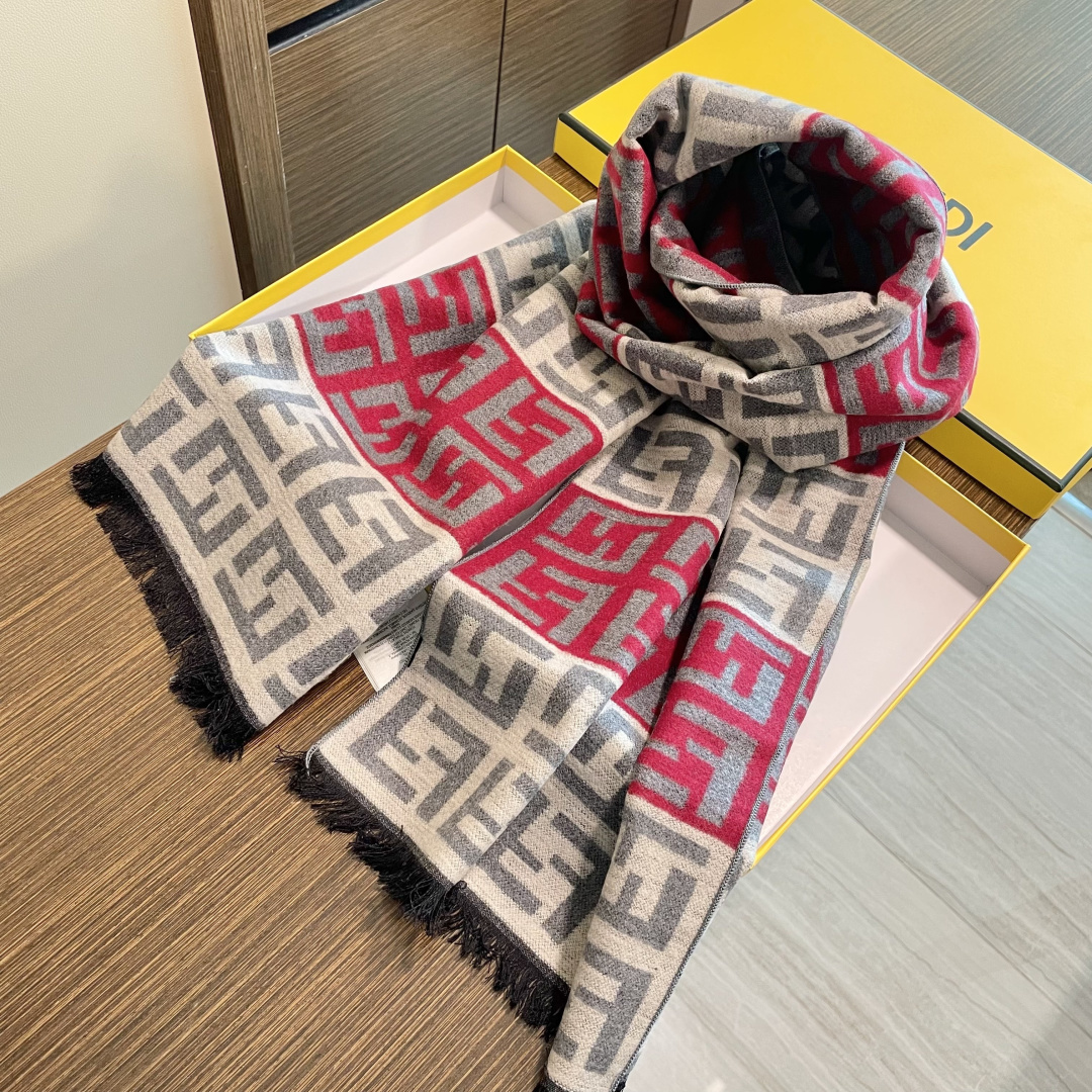 芬迪FF男女款围巾新款到货！海外原单，专柜原版，👏🎀️精美 今年超流行的款✨颜色随便百搭精神现👍💓🎀时尚