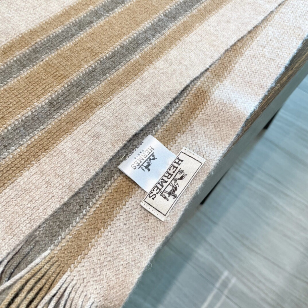 上新爱马仕男女款围巾且买且珍惜😍~都是出口订单所以比较难遇❤️东西讲究少而精😍好看的一定要收😎这款H家女