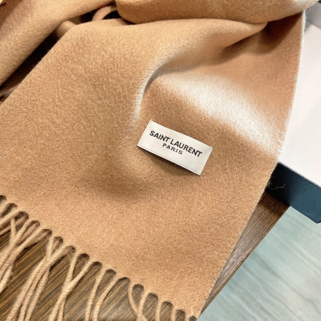YSL（圣罗兰）100%羊绒版手感好到爆 难得一见的温柔配色，低调又不失优雅❗️】重点推荐高级舒适时髦气