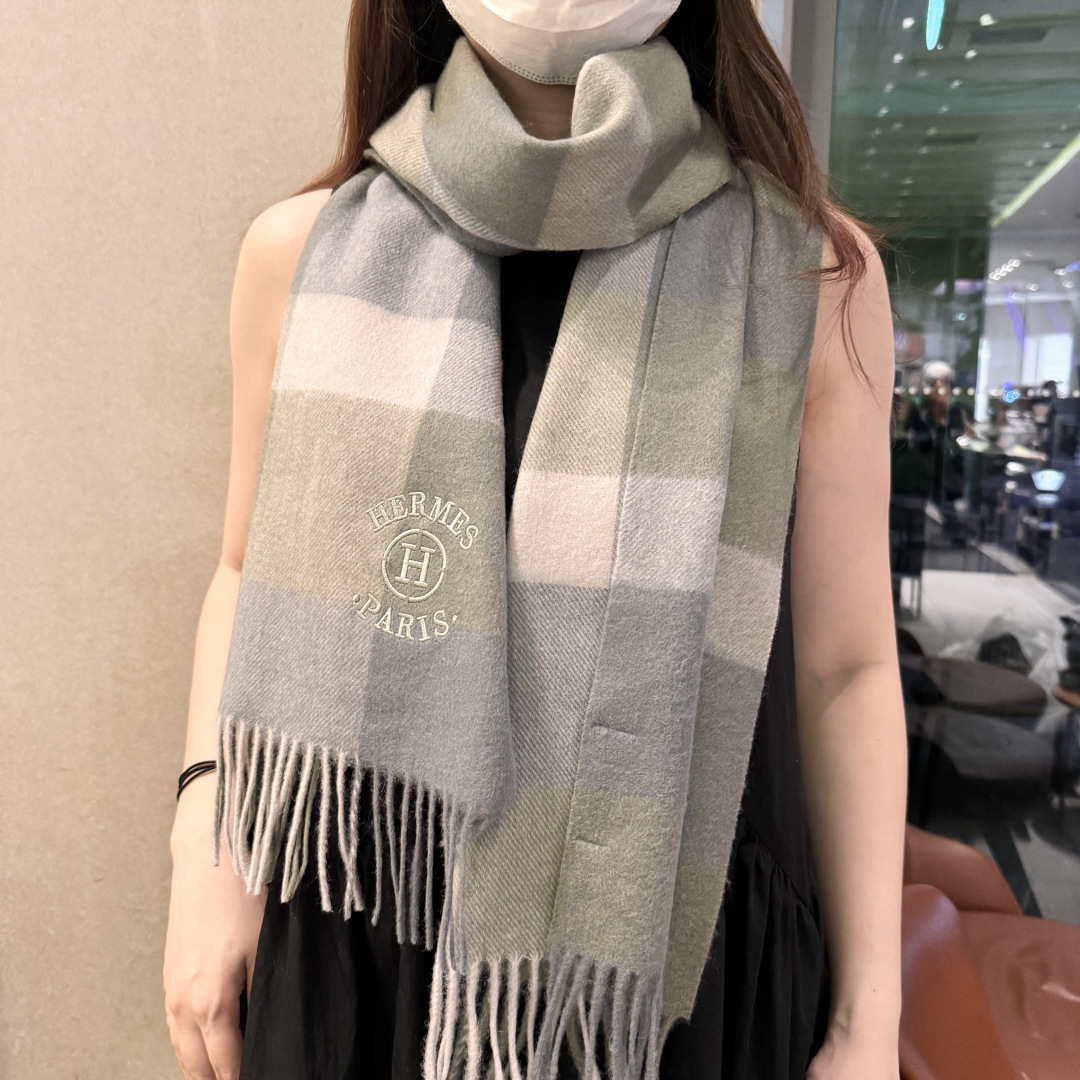 爆款推荐⚠️爱马仕好看到尖叫‼️顶级山羊绒款☀☁️‼️💯非常赞的情侣款围巾💟💟💟此款是专柜限量款👍💋顶级