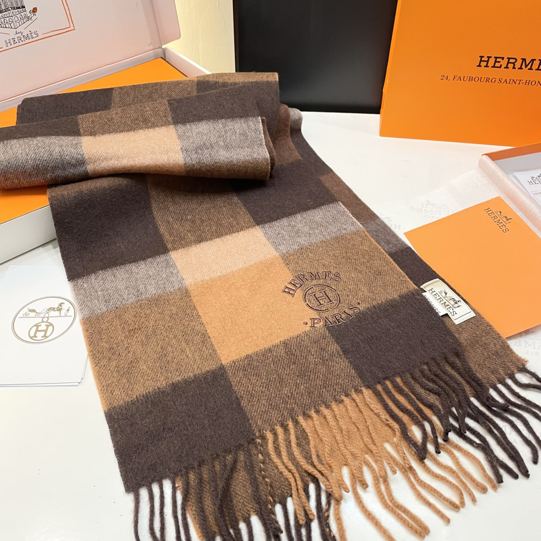 爆款推荐⚠️爱马仕好看到尖叫‼️顶级山羊绒款☀☁️‼️💯非常赞的情侣款围巾💟💟💟此款是专柜限量款👍💋顶级
