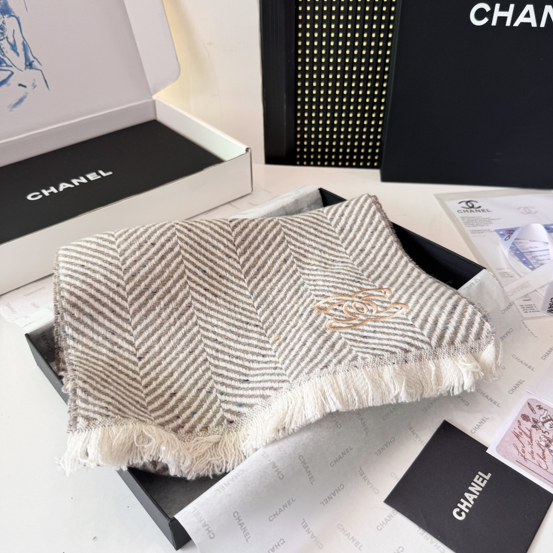新款 搭配利器🆕🆕 香奈儿系列货 专供viP 产品 ♥顶级苏格兰进口绵羊毛 纹路织法使围巾赋有弹性且柔软