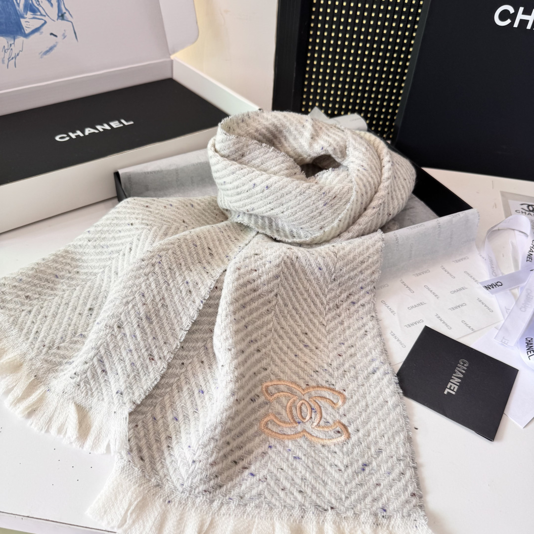 新款 搭配利器🆕🆕 香奈儿系列货 专供viP 产品 ♥顶级苏格兰进口绵羊毛 纹路织法使围巾赋有弹性且柔软