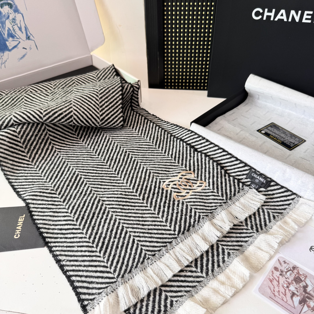 新款 搭配利器🆕🆕 香奈儿系列货 专供viP 产品 ♥顶级苏格兰进口绵羊毛 纹路织法使围巾赋有弹性且柔软