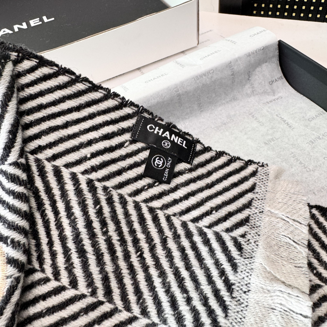 新款 搭配利器🆕🆕 香奈儿系列货 专供viP 产品 ♥顶级苏格兰进口绵羊毛 纹路织法使围巾赋有弹性且柔软
