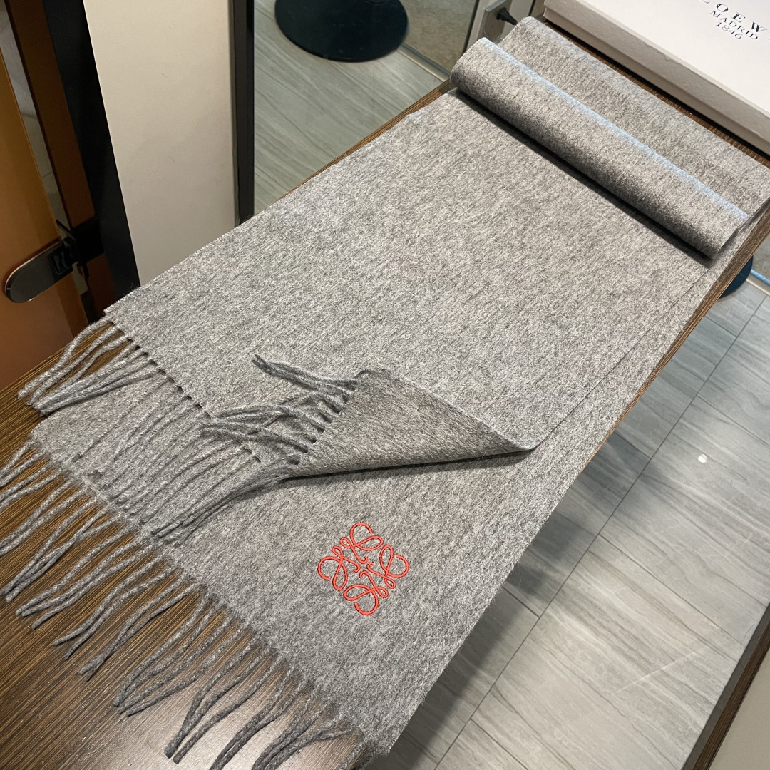 Loewe罗意威今年最新的订单(讲真，送人自用百分推荐)SviP推荐(自留.品质绝对放心).真心觉得可以