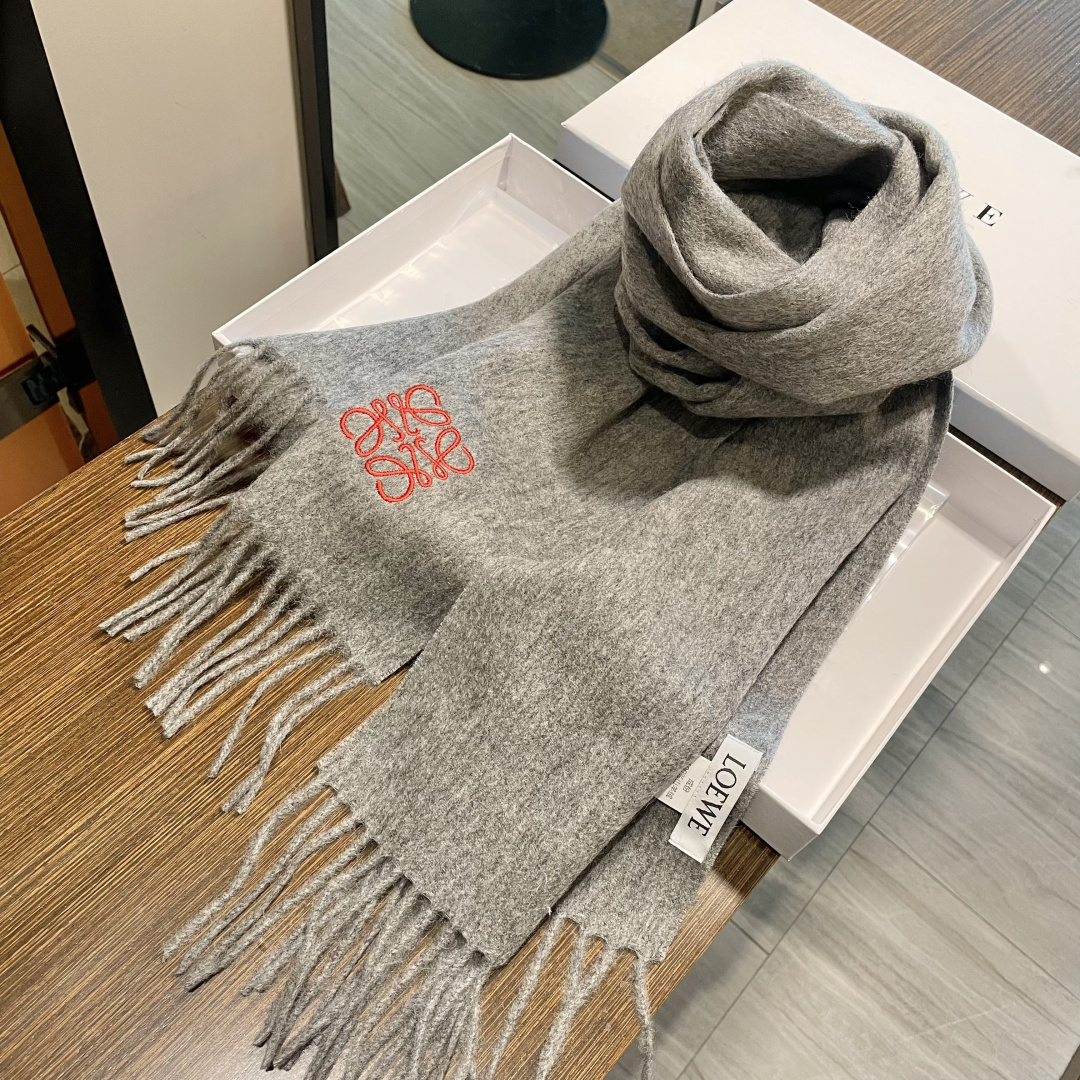 Loewe罗意威今年最新的订单(讲真，送人自用百分推荐)SviP推荐(自留.品质绝对放心).真心觉得可以