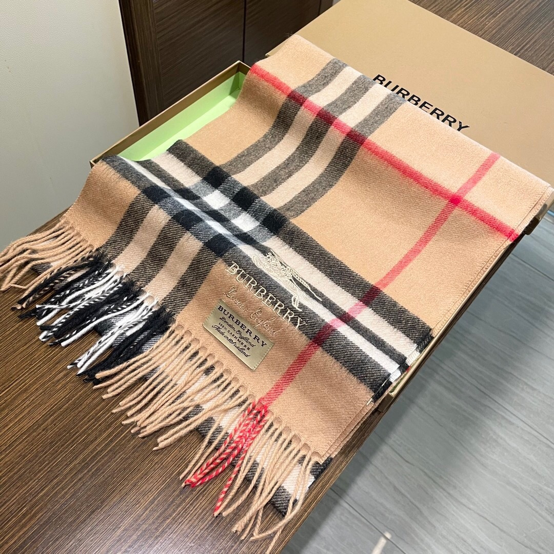 𝑩𝑼𝑹𝑩𝑬𝑹𝑹𝒀 【情侣刺绣羊绒围巾】怒赞自留，难得的高端男款！家属福利！非常正的男士围巾~面料大爱，非