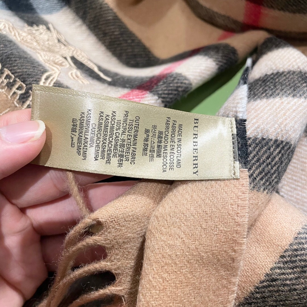 𝑩𝑼𝑹𝑩𝑬𝑹𝑹𝒀 【情侣刺绣羊绒围巾】怒赞自留，难得的高端男款！家属福利！非常正的男士围巾~面料大爱，非