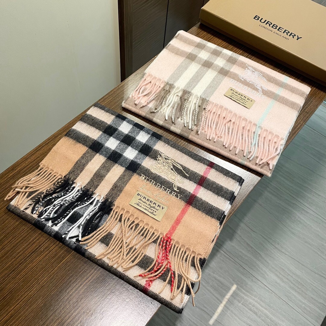 𝑩𝑼𝑹𝑩𝑬𝑹𝑹𝒀 【情侣刺绣羊绒围巾】怒赞自留，难得的高端男款！家属福利！非常正的男士围巾~面料大爱，非