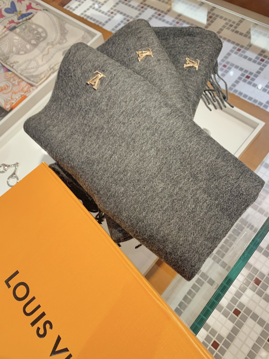 【▪️怒赞推荐‼️高端男士款~】超级无敌赞的男士羊绒围巾！！ZG同步在售，这个价格真的无敌超值！亲妈价格