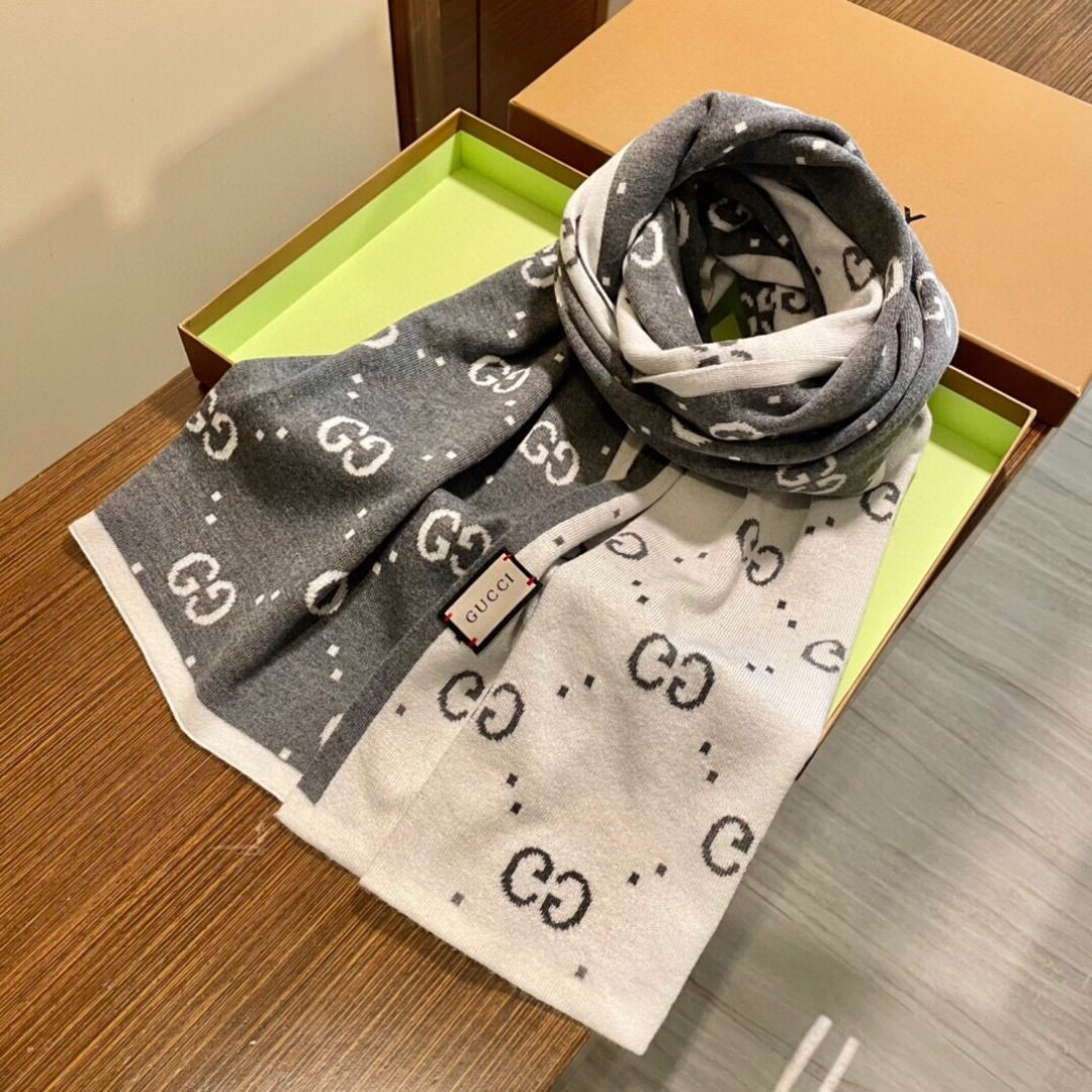 爆款上👍 G家独家牛货【GG针织蜜蜂】🐂 高端品质针织拼接围巾‼️这种精品是市场上及其少见的，GG元素针