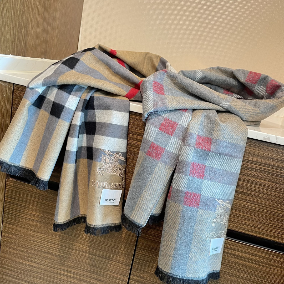 巴宝莉男仕围巾新款到货！海外原单，专柜原版，👏🎀️精美 今年超流行的款✨颜色随便百搭精神现👍💓🎀时尚级惊