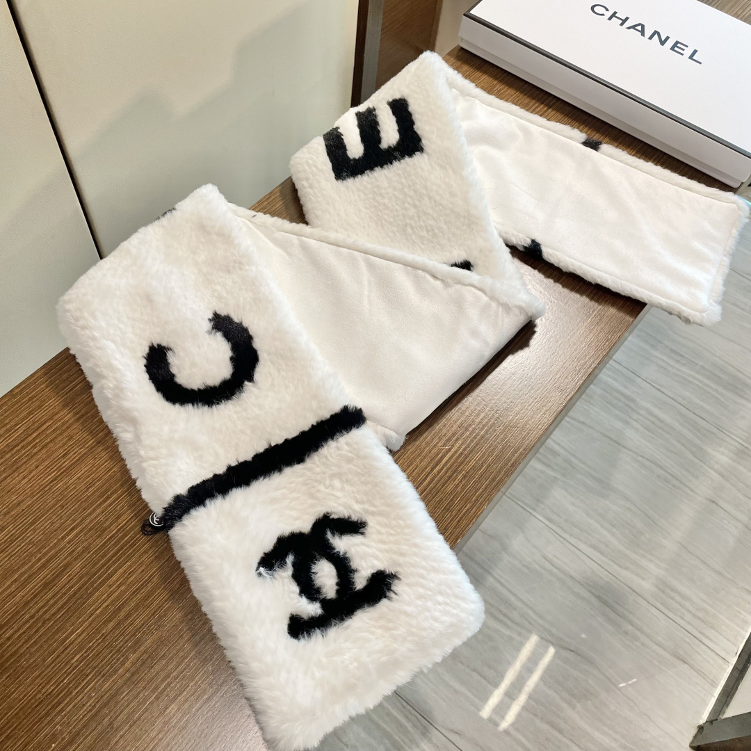 【▪️超级保暖Chanel秋冬新款！！！】简约奢华大气白富美，进口人工皮草和羊绒的结合，高级的范畴已不只