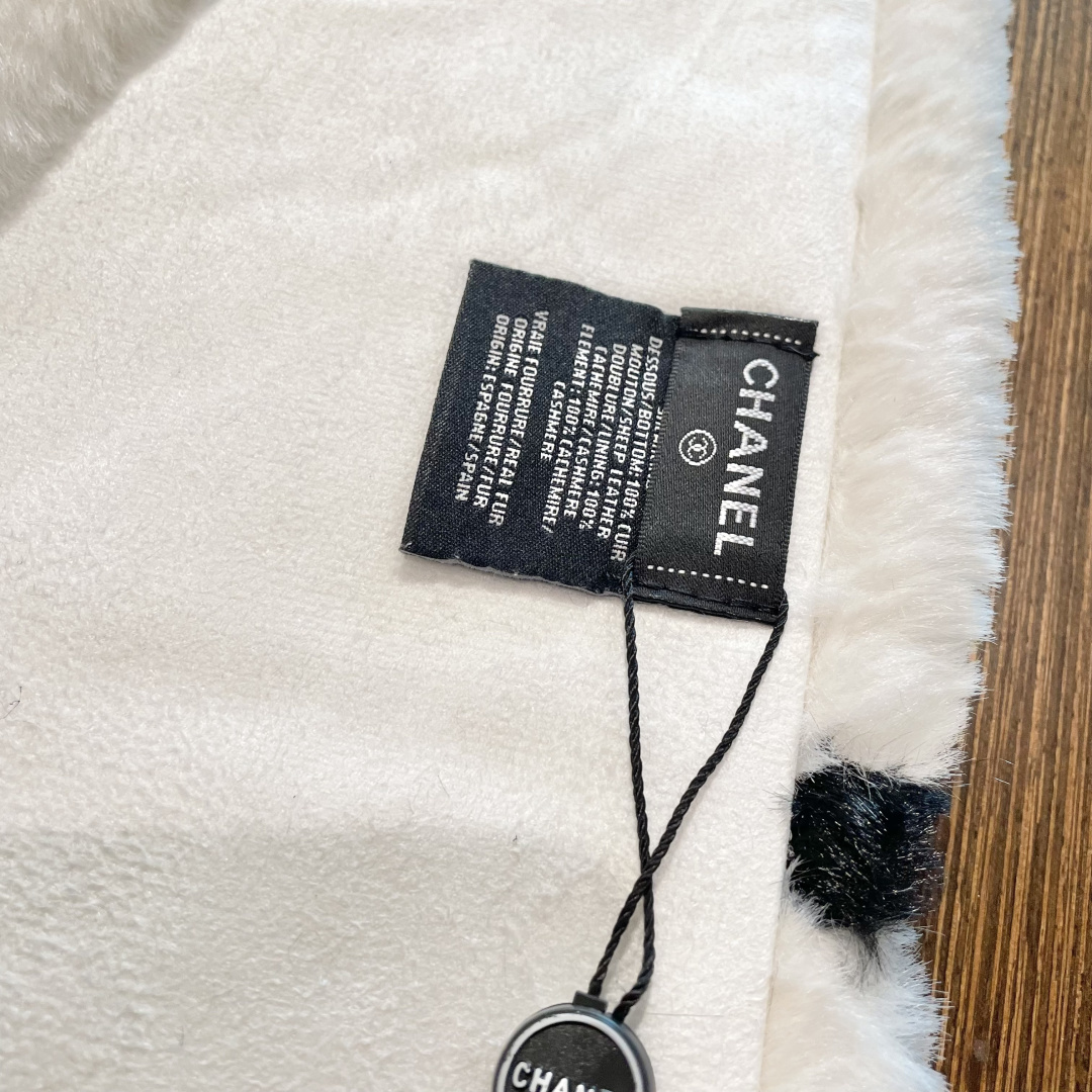 【▪️超级保暖Chanel秋冬新款！！！】简约奢华大气白富美，进口人工皮草和羊绒的结合，高级的范畴已不只