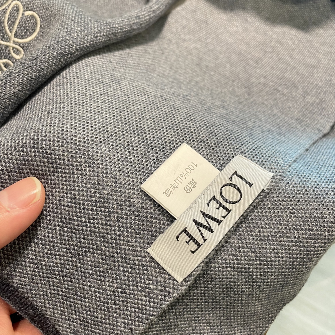 👑👑罗意威新款羊绒针织长巾‼️美翻了[流泪]御用殿堂级极品‼️新款在售 美丽至极 真的 上身极为衬肤色 