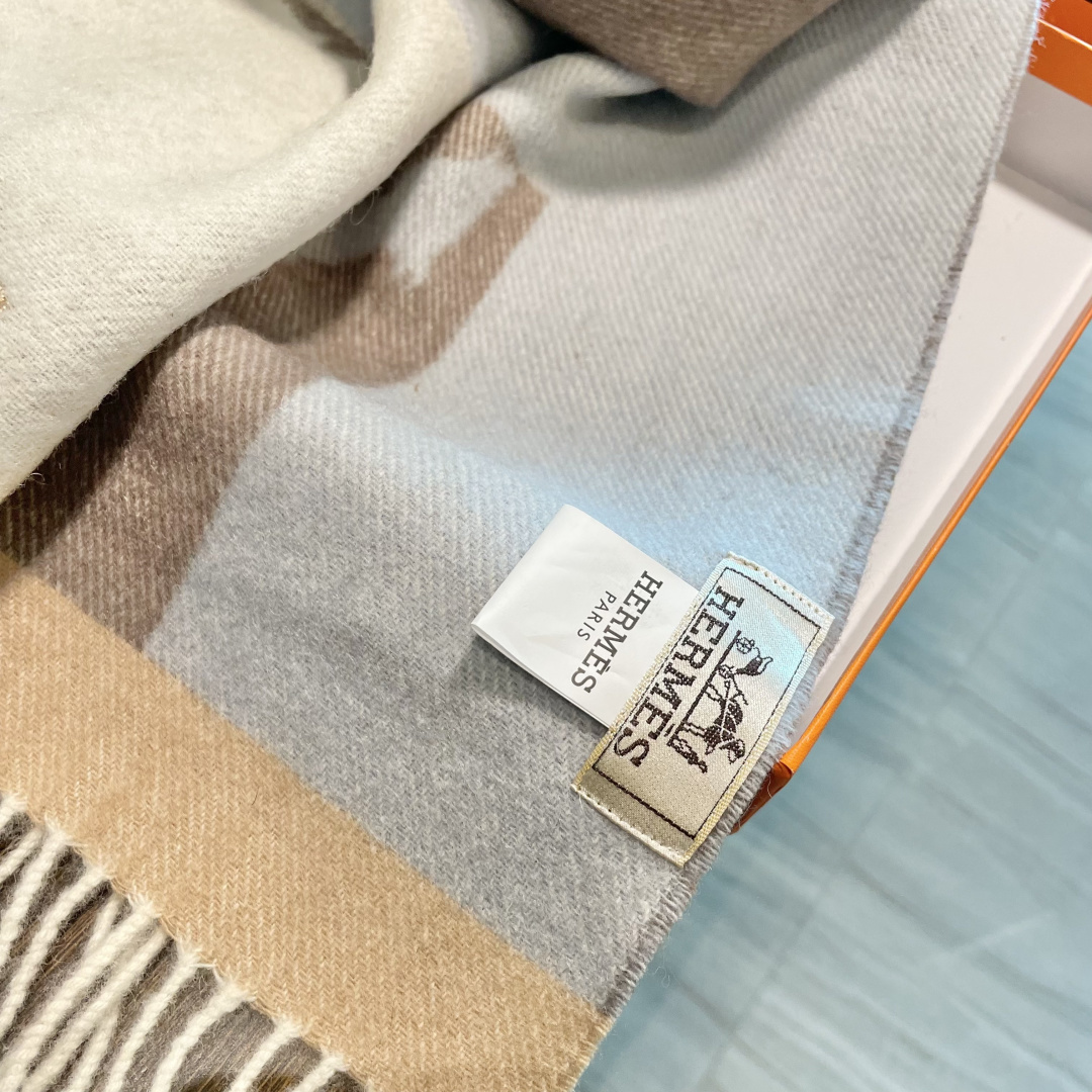 上新爱马仕男女款围巾且买且珍惜😍~都是出口订单所以比较难遇❤️东西讲究少而精😍好看的一定要收😎这款H家女