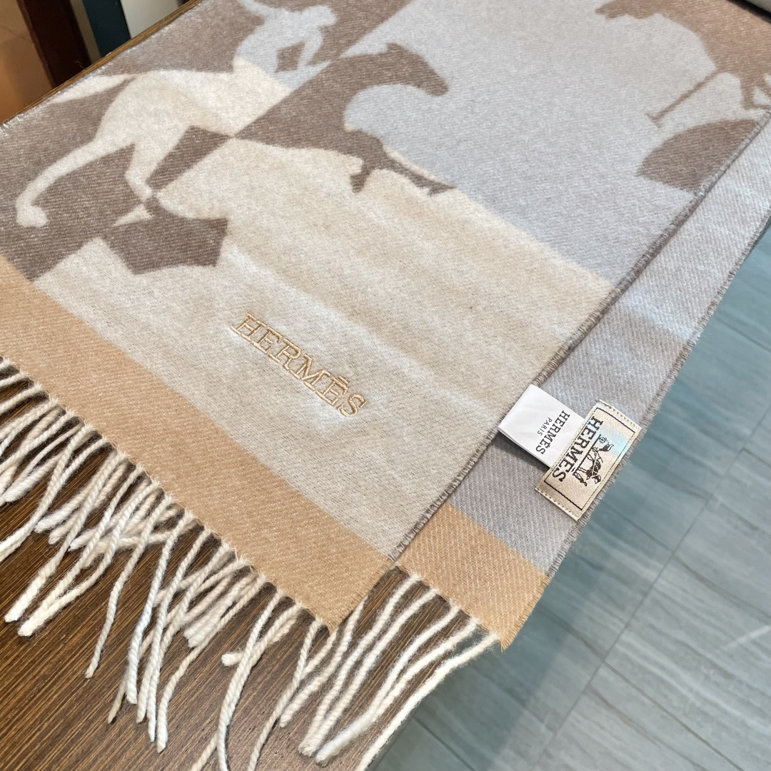 上新爱马仕男女款围巾且买且珍惜😍~都是出口订单所以比较难遇❤️东西讲究少而精😍好看的一定要收😎这款H家女