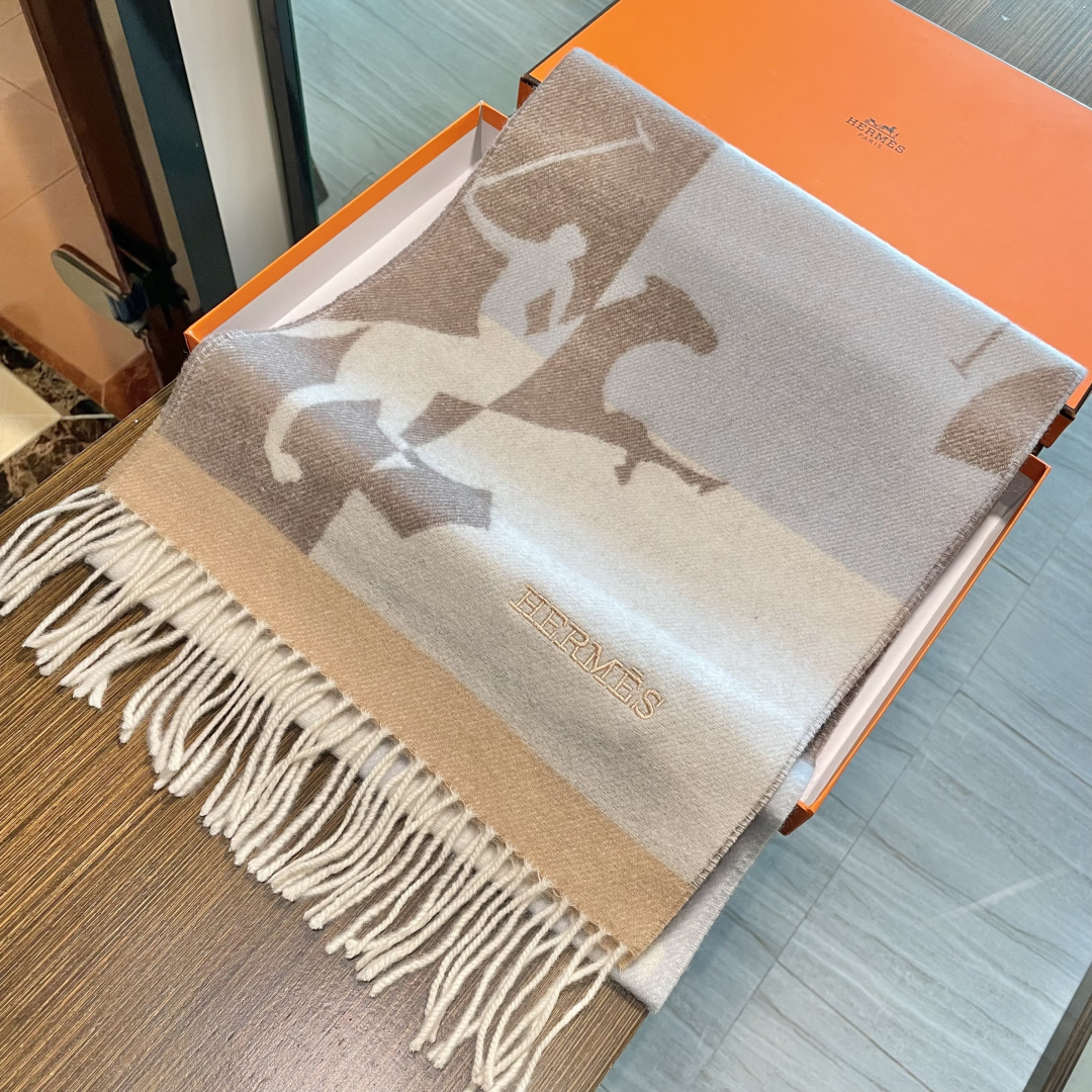 上新爱马仕男女款围巾且买且珍惜😍~都是出口订单所以比较难遇❤️东西讲究少而精😍好看的一定要收😎这款H家女
