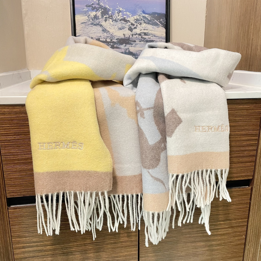 上新爱马仕男女款围巾且买且珍惜😍~都是出口订单所以比较难遇❤️东西讲究少而精😍好看的一定要收😎这款H家女