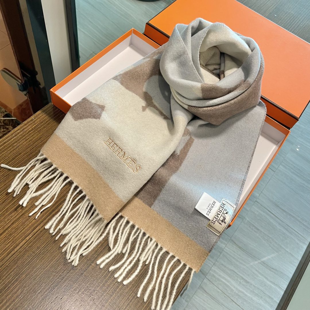上新爱马仕男女款围巾且买且珍惜😍~都是出口订单所以比较难遇❤️东西讲究少而精😍好看的一定要收😎这款H家女