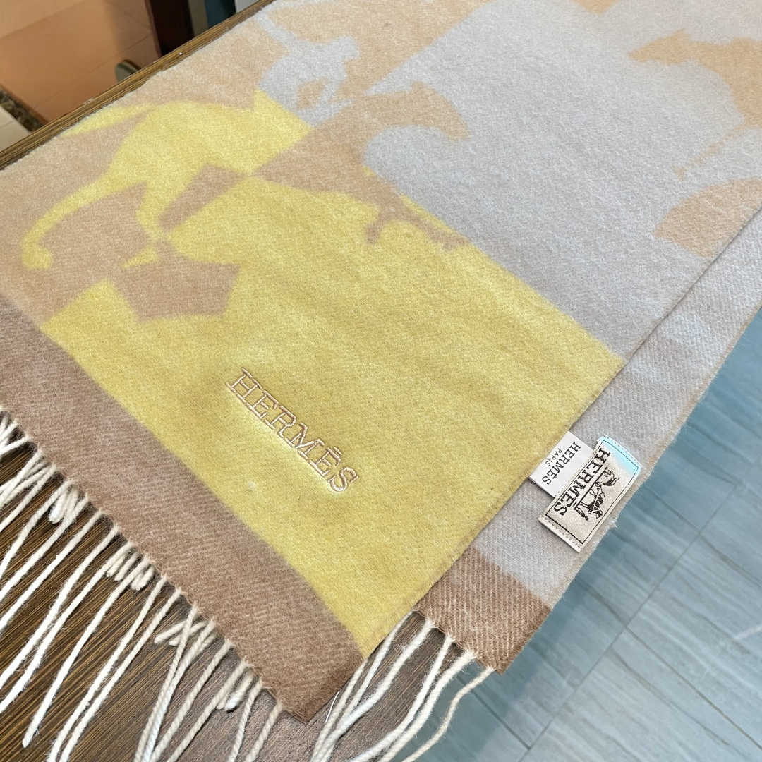 上新爱马仕男女款围巾且买且珍惜😍~都是出口订单所以比较难遇❤️东西讲究少而精😍好看的一定要收😎这款H家女