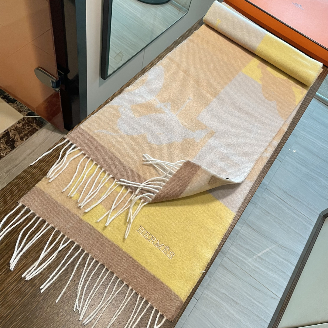 上新爱马仕男女款围巾且买且珍惜😍~都是出口订单所以比较难遇❤️东西讲究少而精😍好看的一定要收😎这款H家女