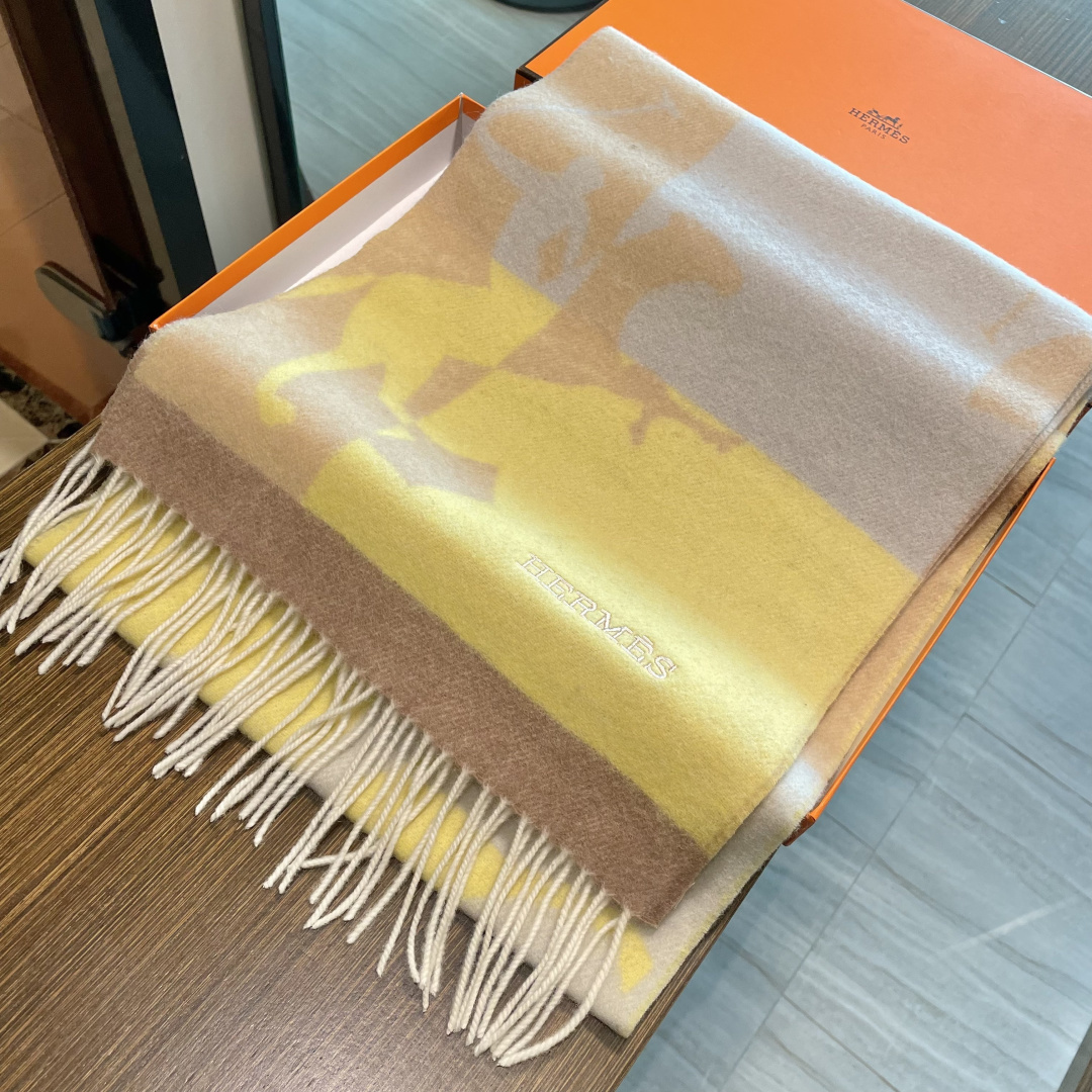 上新爱马仕男女款围巾且买且珍惜😍~都是出口订单所以比较难遇❤️东西讲究少而精😍好看的一定要收😎这款H家女