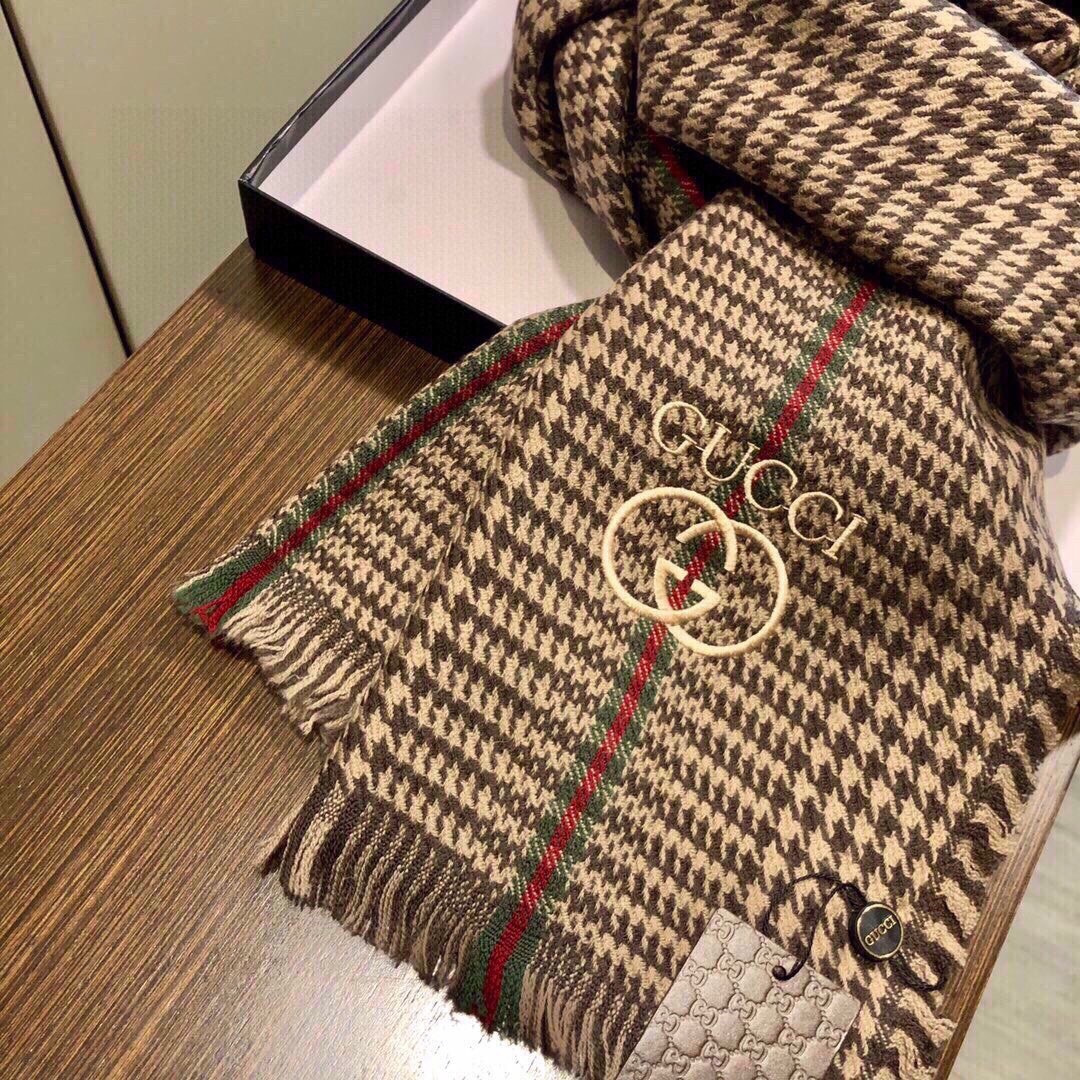 viP推荐👍Gucci专柜最新款‼️。爆款哦 😘💍实物真心美 🎀千鸟格小蜜蜂🐝💓💃🏻无论设计都是非常到位