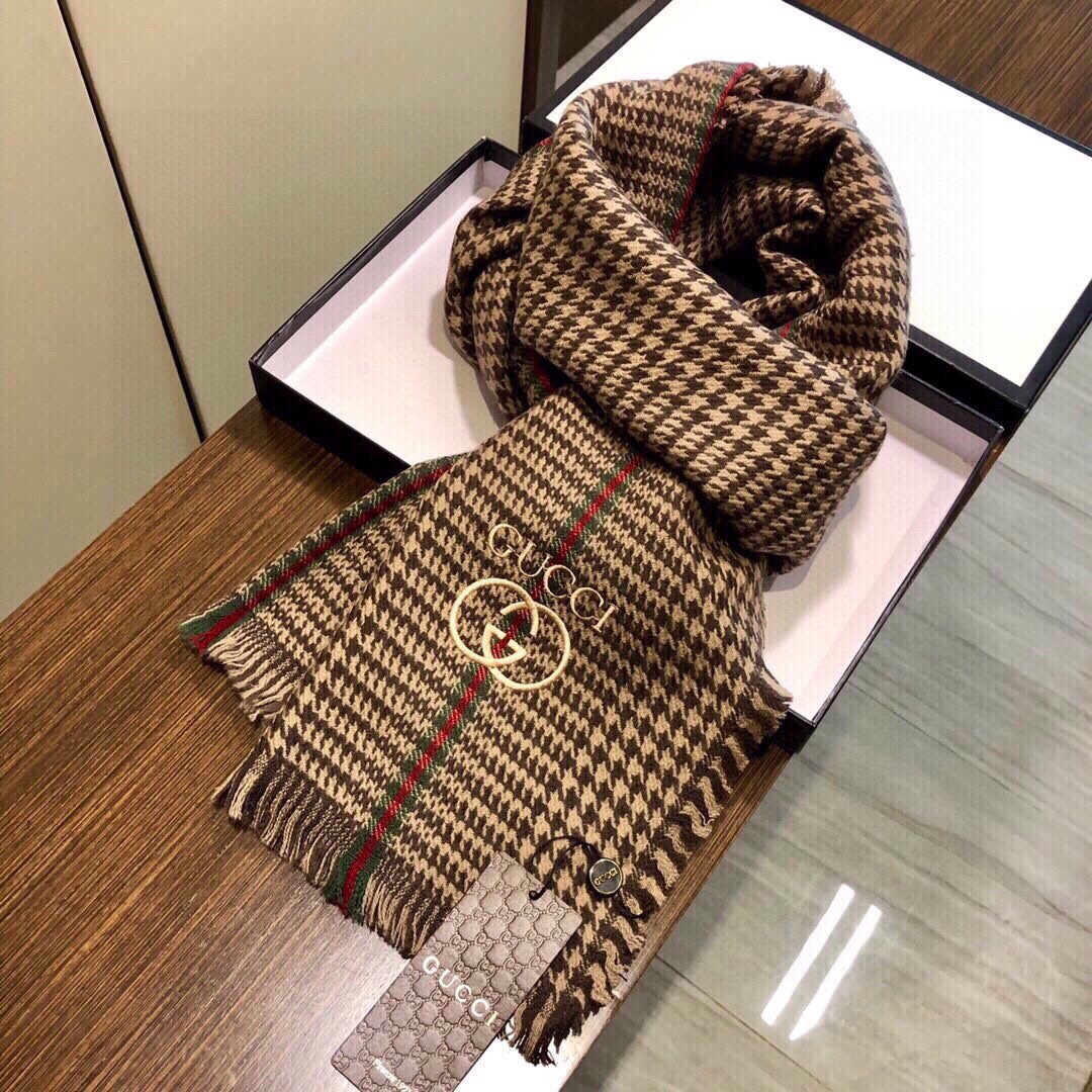 viP推荐👍Gucci专柜最新款‼️。爆款哦 😘💍实物真心美 🎀千鸟格小蜜蜂🐝💓💃🏻无论设计都是非常到位