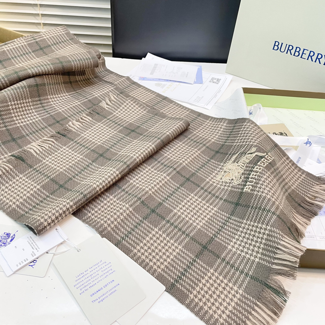 巴宝莉到货了 万众瞩目战马绣标新款色 全部官网最新色，最优质的年轻设计师推出的最新概念，搭配调色纱染再色