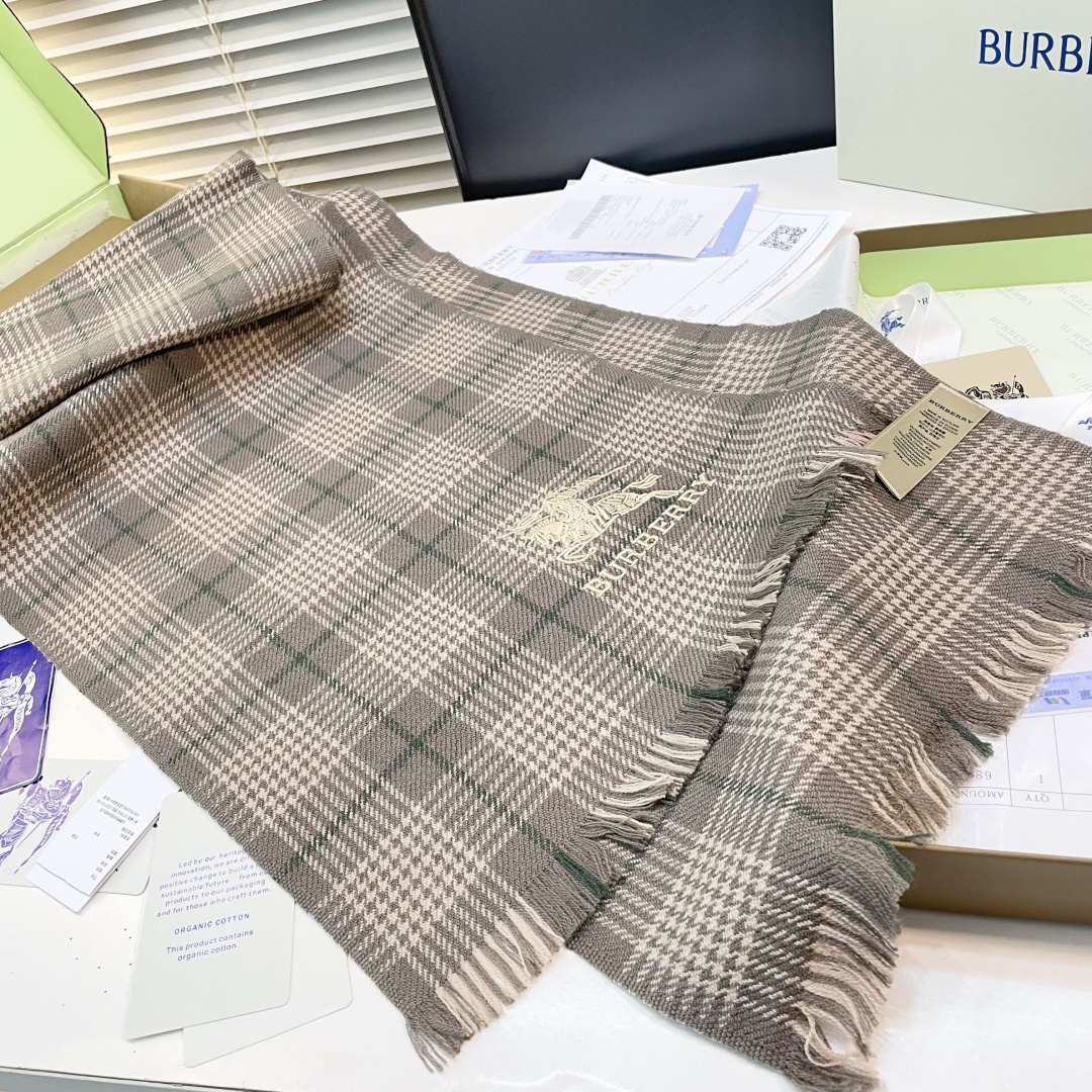 巴宝莉到货了 万众瞩目战马绣标新款色 全部官网最新色，最优质的年轻设计师推出的最新概念，搭配调色纱染再色