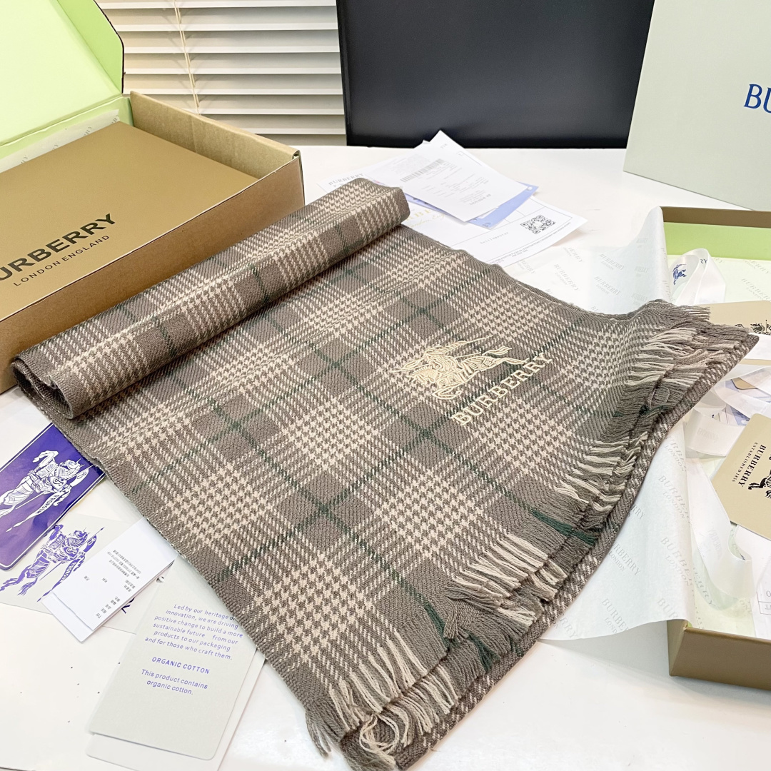 巴宝莉到货了 万众瞩目战马绣标新款色 全部官网最新色，最优质的年轻设计师推出的最新概念，搭配调色纱染再色