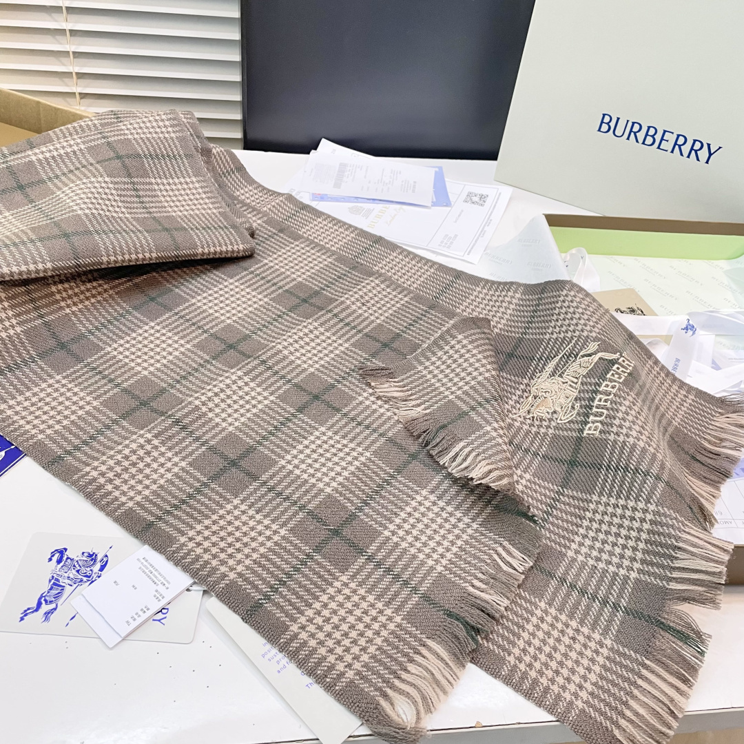 巴宝莉到货了 万众瞩目战马绣标新款色 全部官网最新色，最优质的年轻设计师推出的最新概念，搭配调色纱染再色