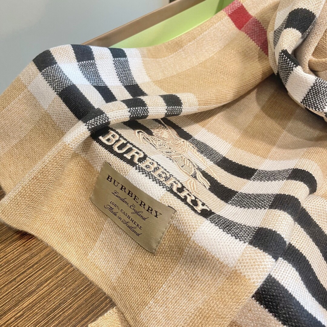 爆款上新 情侣款👍👍B家【经典战马】独家牛货🐂 奢华尽在尺寸之间，高端品质‼️具有超高羊绒品质才会被此品