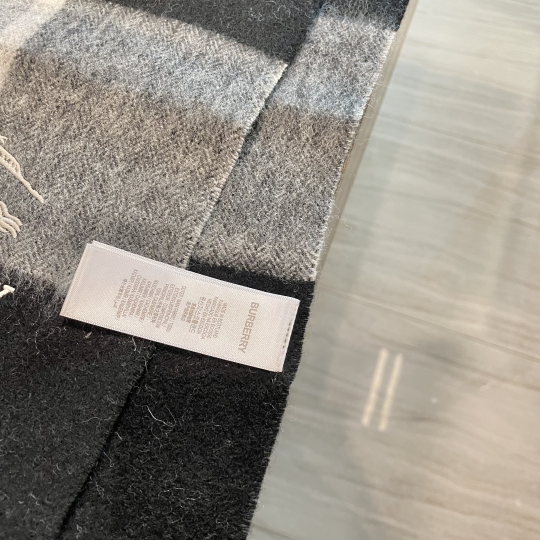 【巴宝莉】欧洲羊绒男女款发售，👊顶级原单正品尾货🌲，明星同款，🎩优雅温和的时尚之美，穿上有型，🆚在任何场