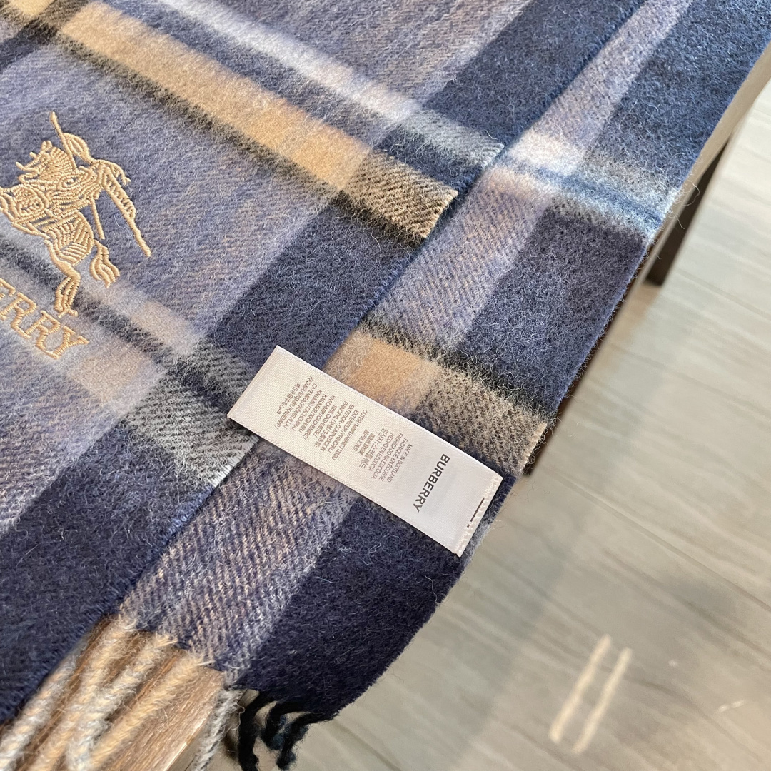 【巴宝莉】欧洲羊绒男女款发售，👊顶级原单正品尾货🌲，明星同款，🎩优雅温和的时尚之美，穿上有型，🆚在任何场