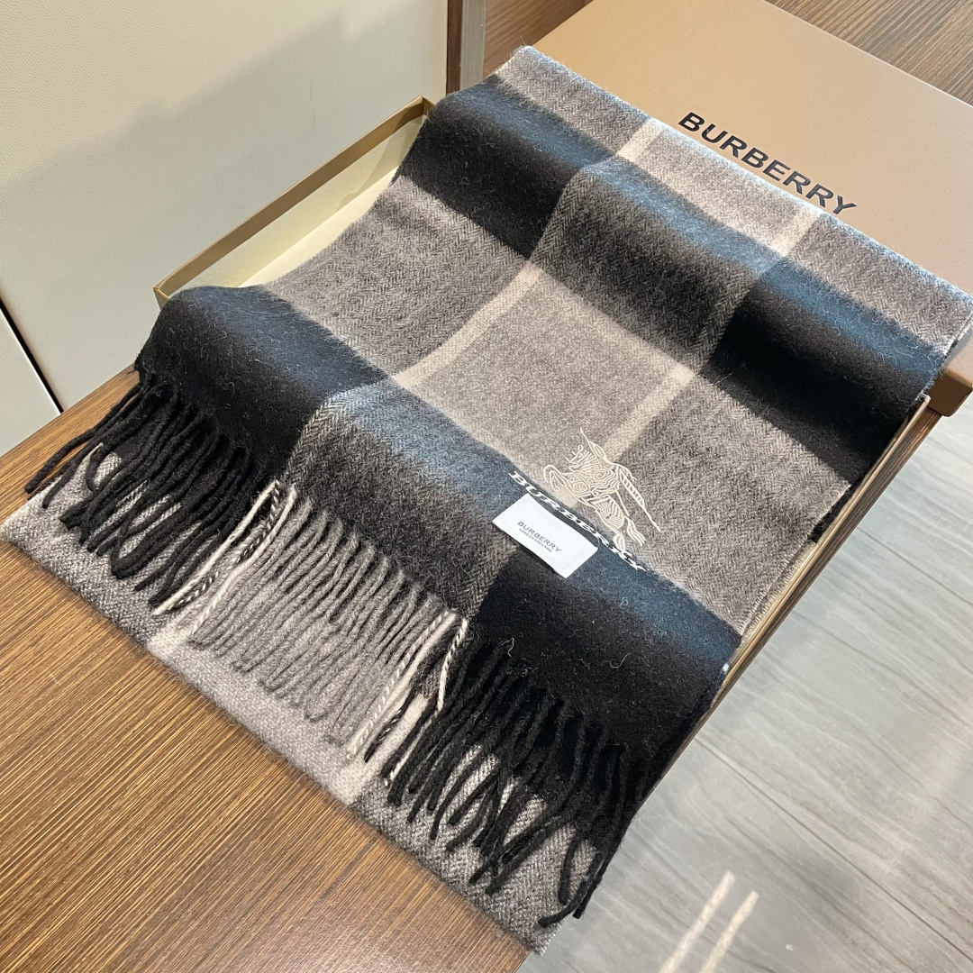 【巴宝莉】欧洲羊绒男女款发售，👊顶级原单正品尾货🌲，明星同款，🎩优雅温和的时尚之美，穿上有型，🆚在任何场