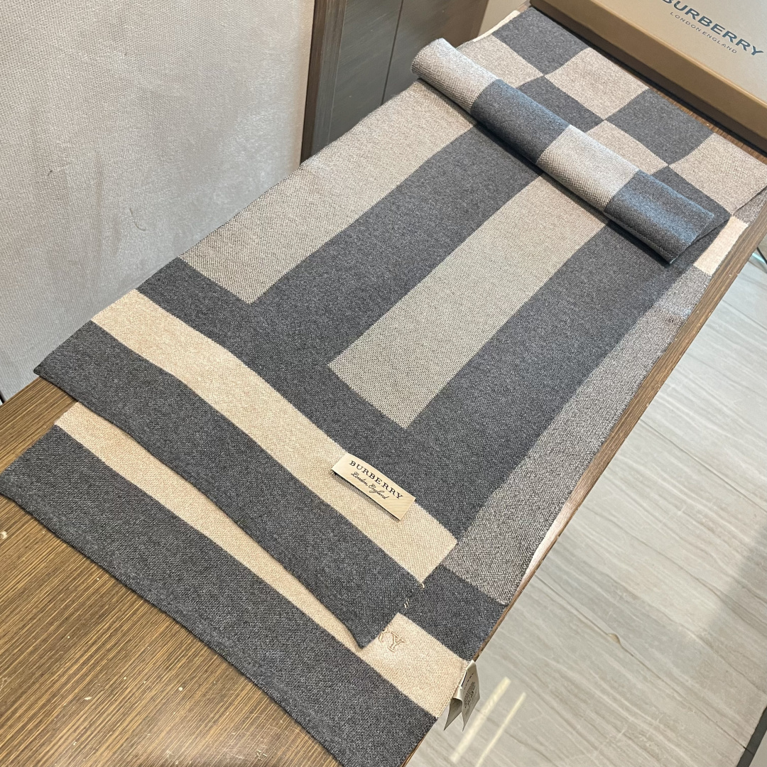 爆款上新 情侣款👍👍B家【经典战马】独家牛货🐂 奢华尽在尺寸之间，高端品质‼️具有超高羊绒品质才会被此品