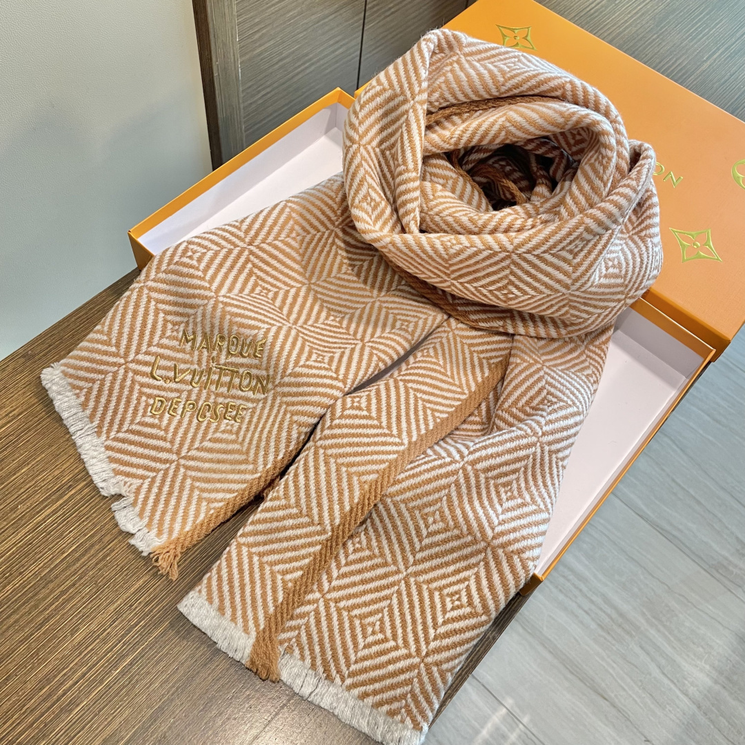 爆款上👍👍 LV独家牛货🐂 高端品质棋盘格编织工艺围巾‼️这种精品是市场上及其少见的，棋盘格元素针织毛线